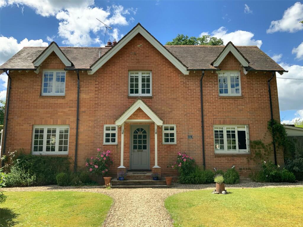 4 bedroom detached house for sale in Broadlayings, Woolton Hill