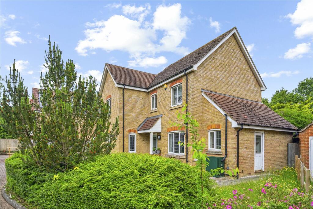 5 bedroom detached house for sale in Middle Farm Close, Chieveley