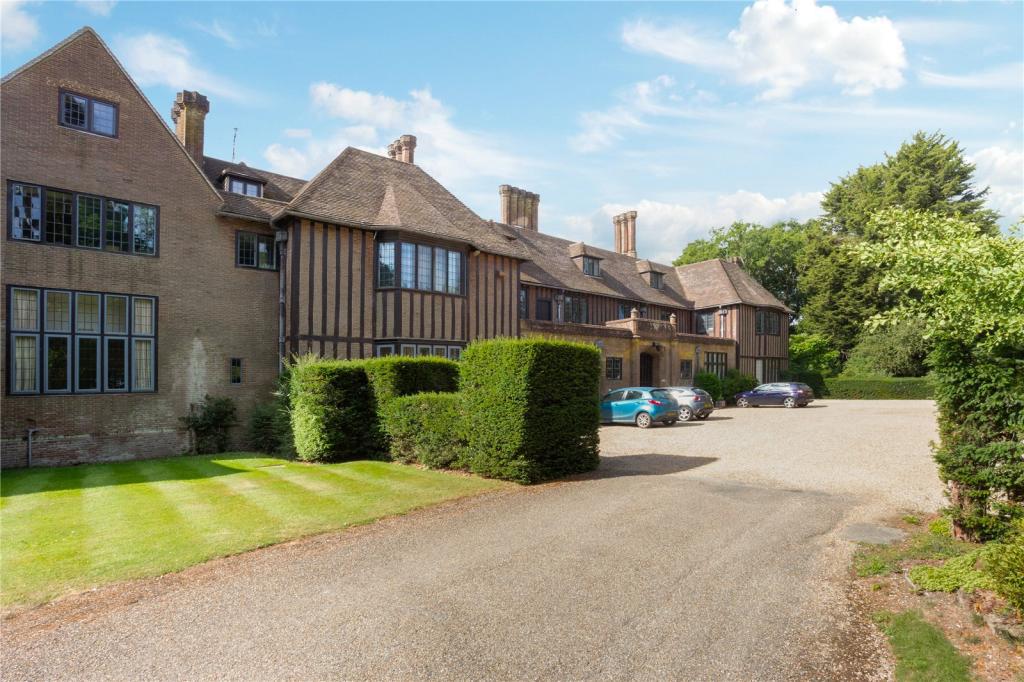 2 bedroom penthouse for sale in Yattendon Court, Yattendon, Thatcham
