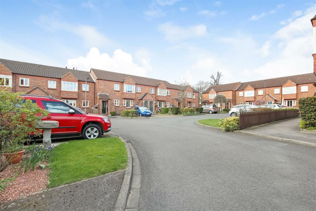 1 bedroom retirement property for sale in Applegarth Court
