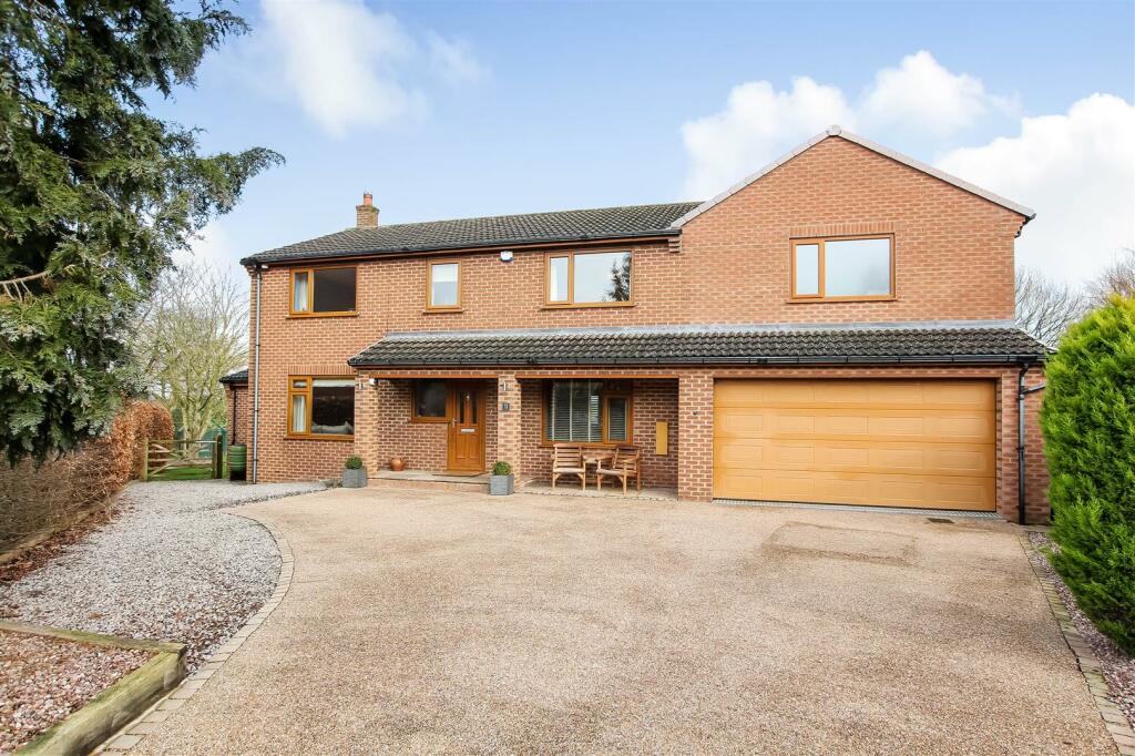 5 bedroom detached house for sale in Church Garth, Great Smeaton