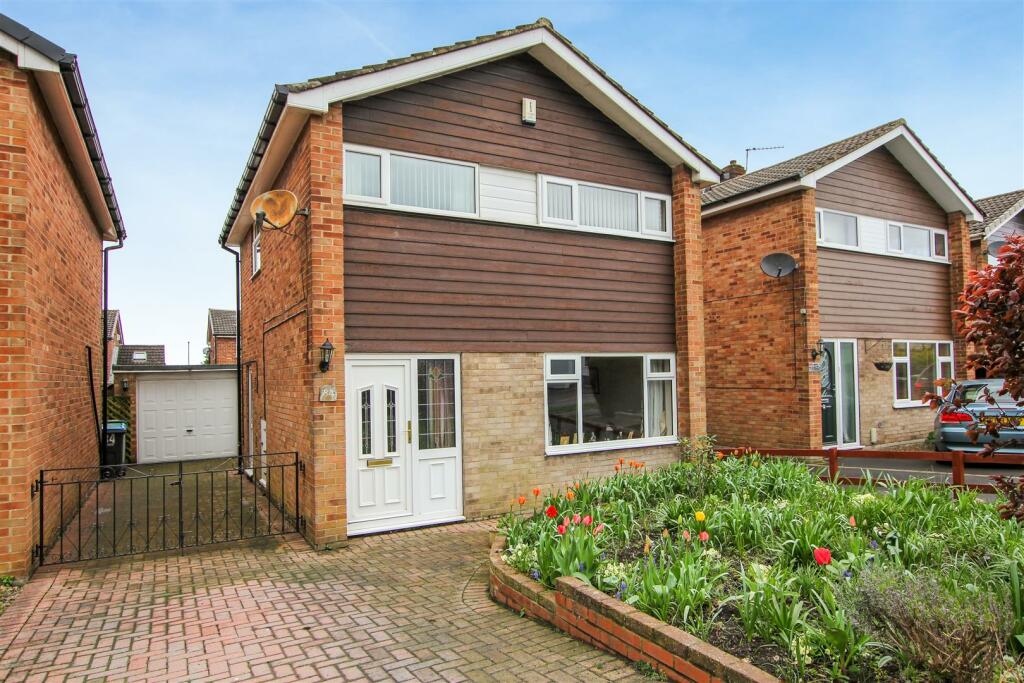 3 bedroom detached house for sale in Northallerton Road, Brompton