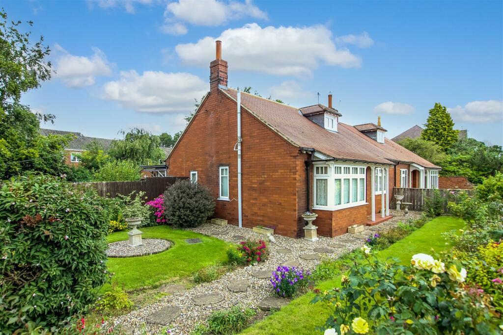 3 bedroom semidetached bungalow for sale in Racecourse Lane
