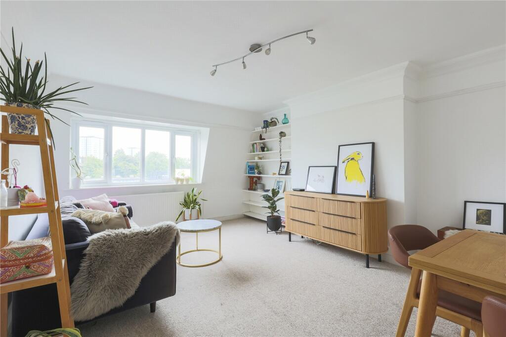 2 bedroom apartment for sale in Seven Sisters Road, Holloway, London, N7