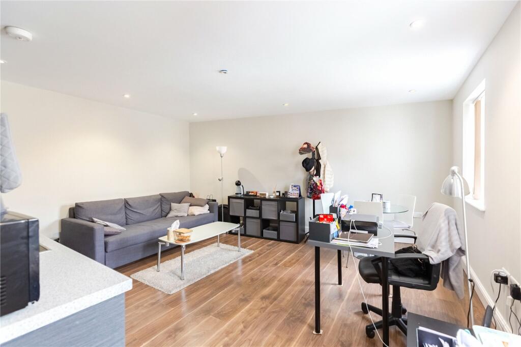 1 bedroom apartment for sale in Holloway Road, Islington, London, N7