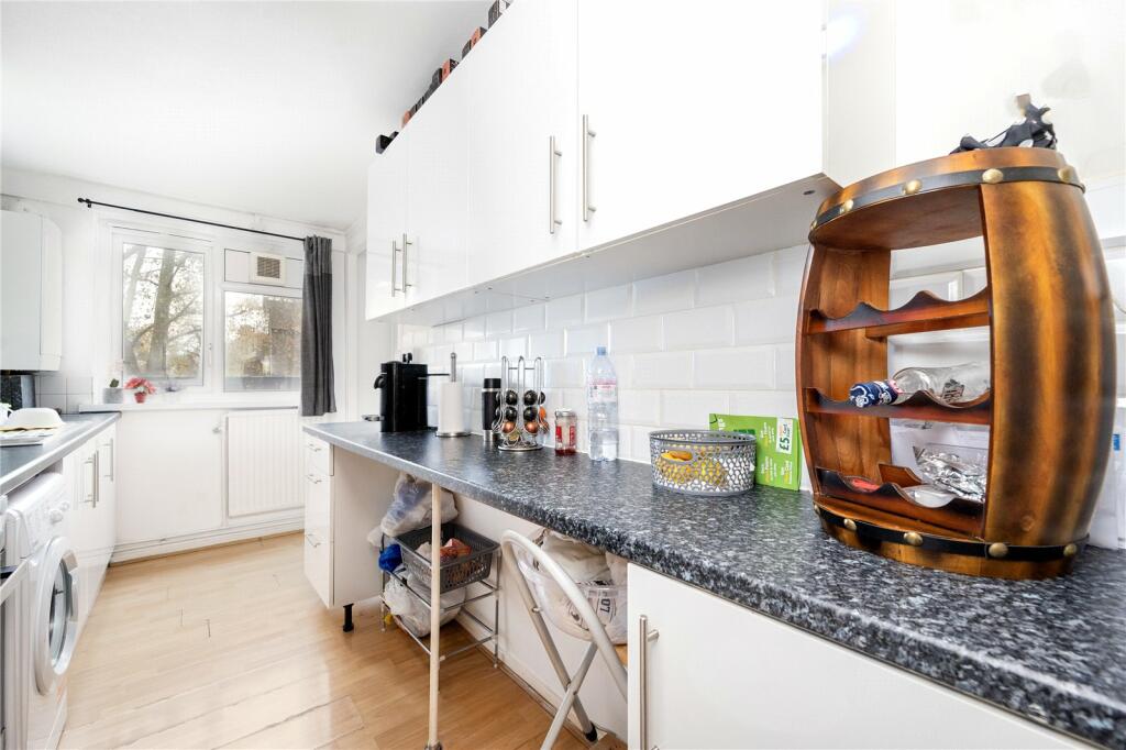 1 bedroom apartment for sale in Seven Sisters Road, Islington, London, N7