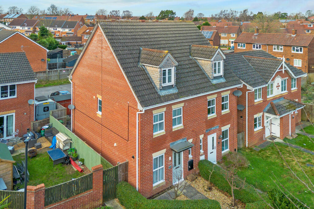 3 bedroom semidetached house for sale in Tedder Road, York, YO24