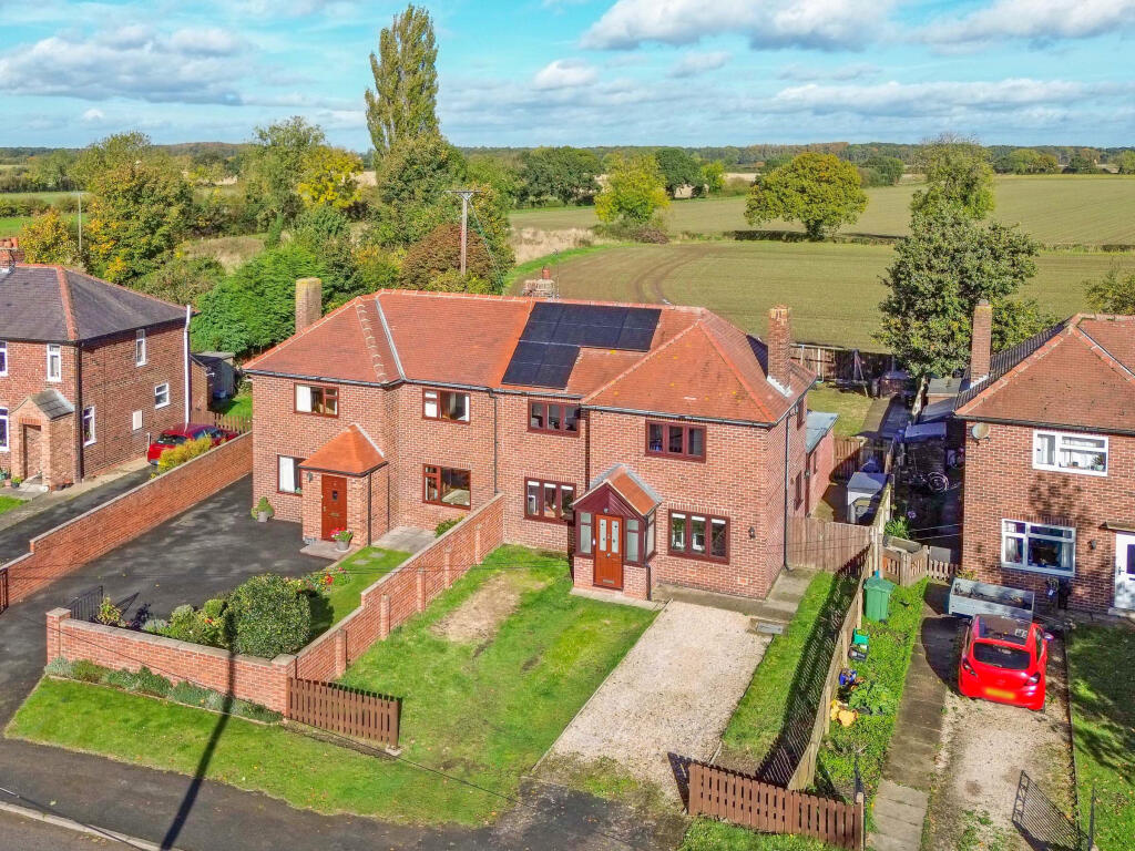 3 bedroom semidetached house for sale in Main Street, West Haddlesey