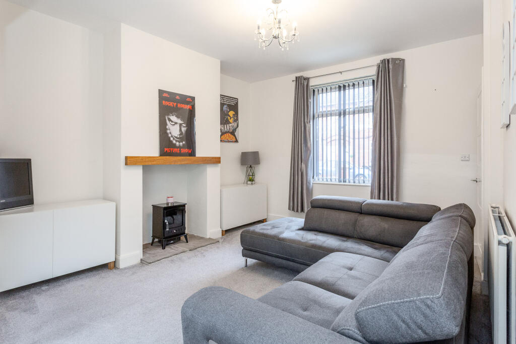 2 bedroom terraced house for sale in Recreation Road, Selby, North