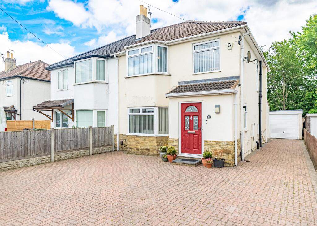 3 bedroom semidetached house for sale in Ringwood Drive, Leeds, LS14