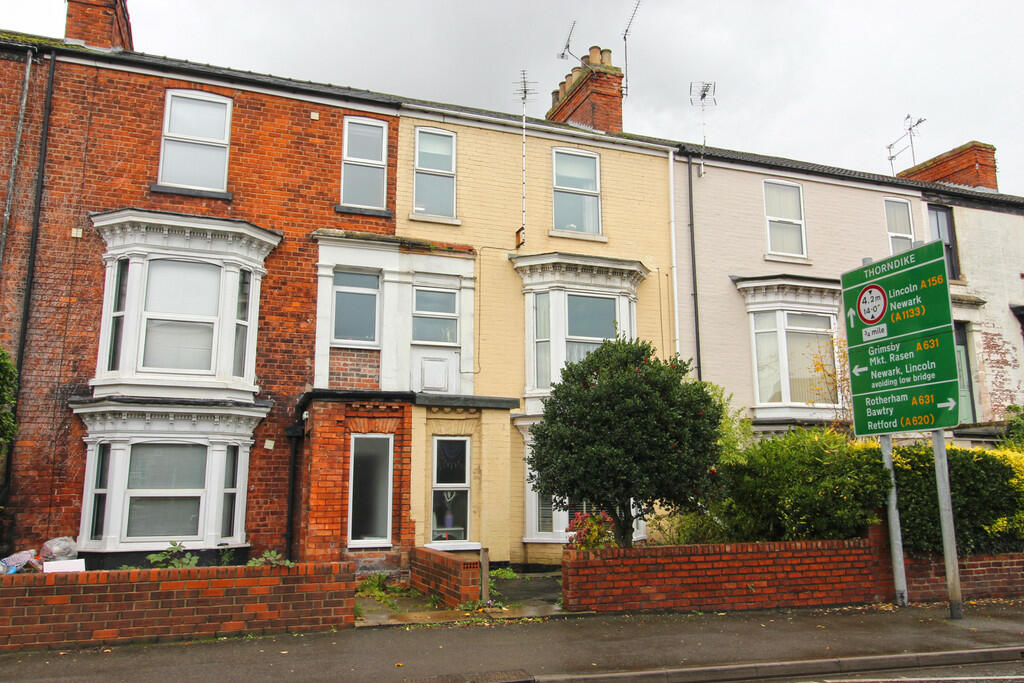 4 bedroom terraced house for sale in Trinity Street, Gainsborough, DN21