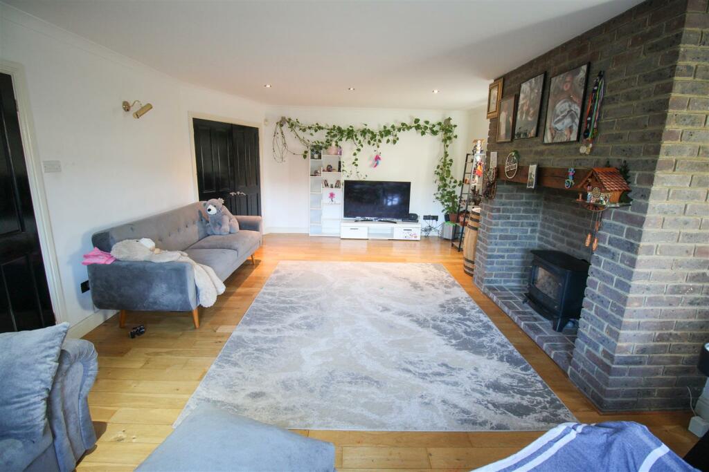 Additional property image - Kingsdon Lane, Harlow
