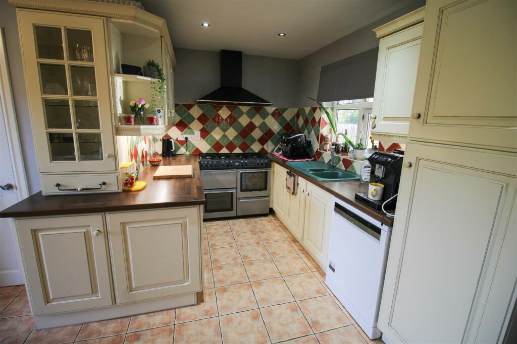Additional property image - Kingsdon Lane, Harlow