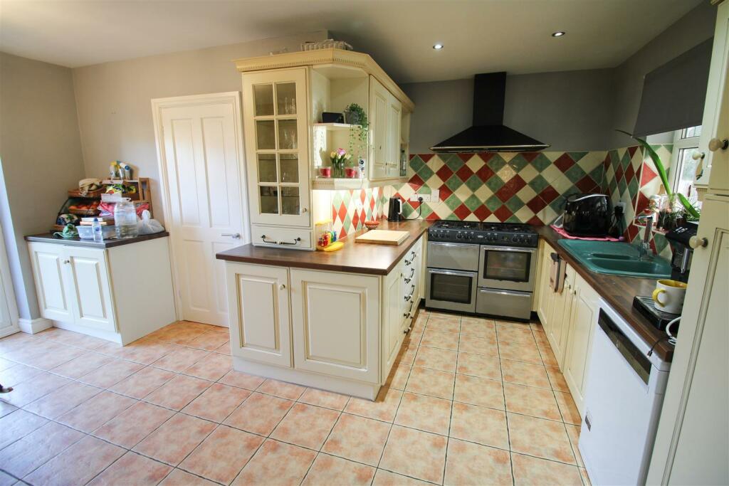 Additional property image - Kingsdon Lane, Harlow
