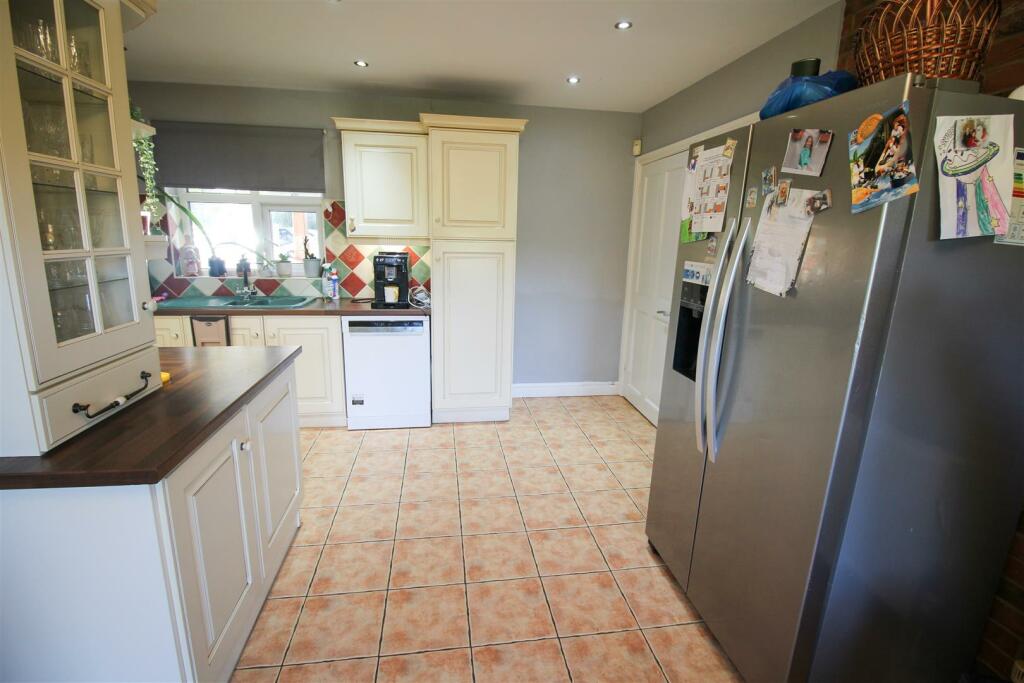 Additional property image - Kingsdon Lane, Harlow