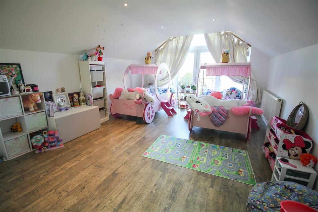 Additional property image - Kingsdon Lane, Harlow
