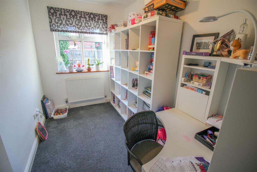 Additional property image - Kingsdon Lane, Harlow