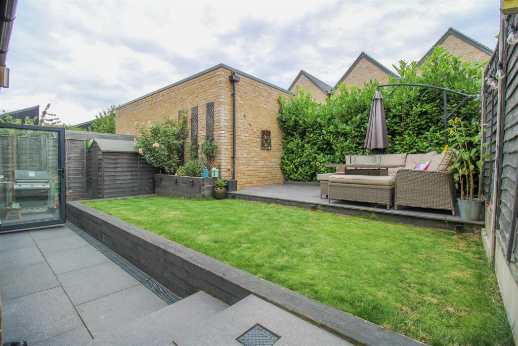 Additional property image - Barnsley Wood Rise, Newhall