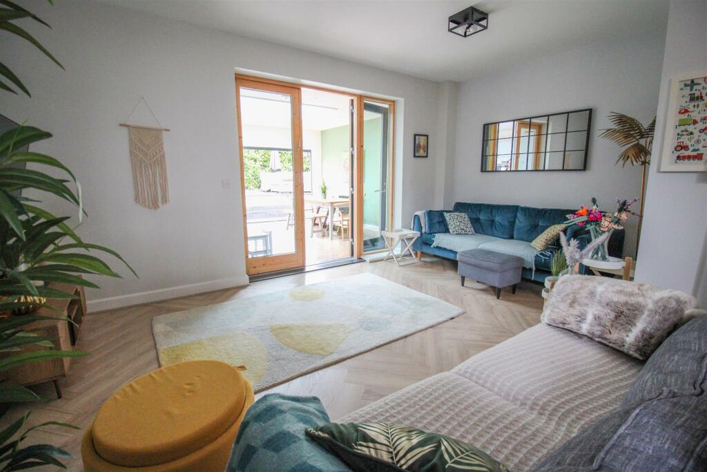 Additional property image - Barnsley Wood Rise, Newhall