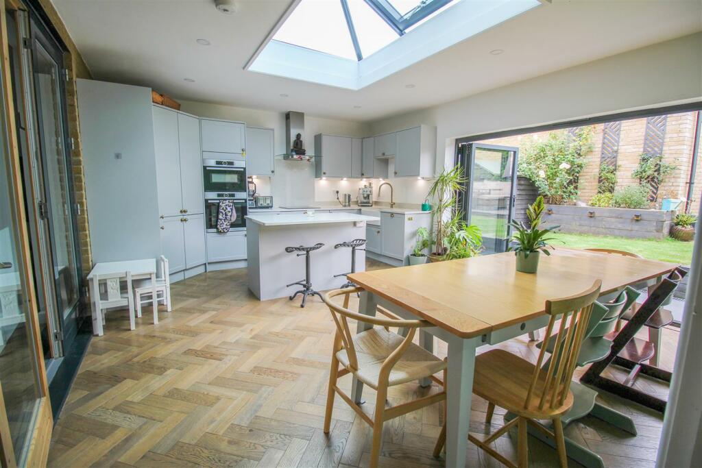 Additional property image - Barnsley Wood Rise, Newhall