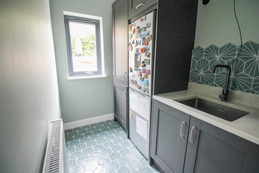 Additional property image - Barnsley Wood Rise, Newhall
