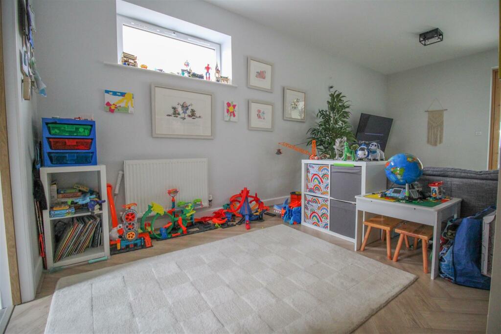 Additional property image - Barnsley Wood Rise, Newhall