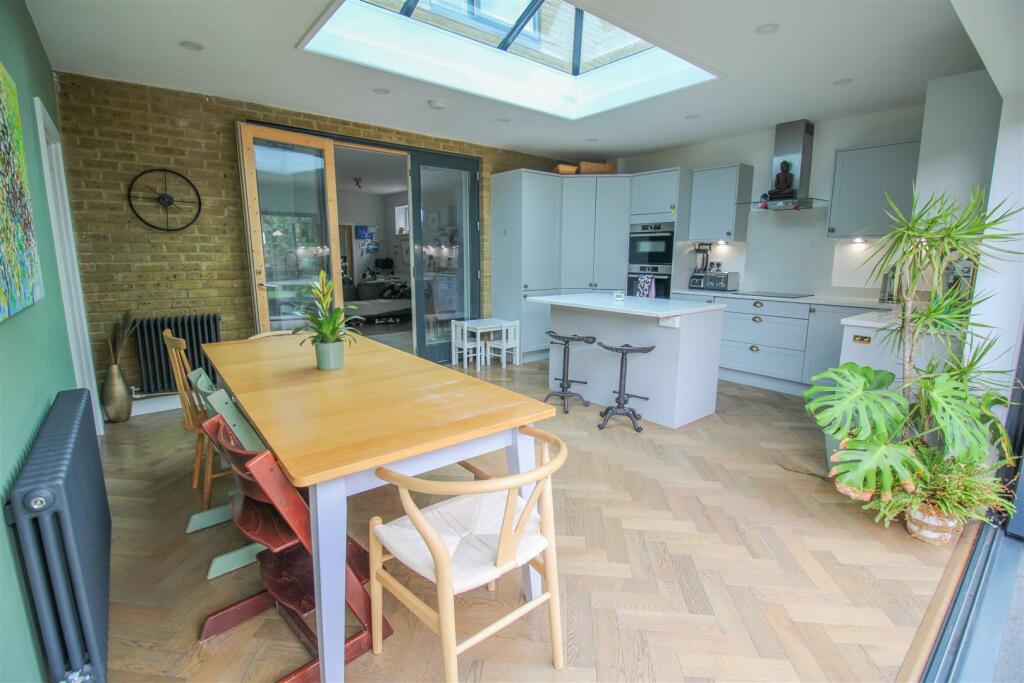 Additional property image - Barnsley Wood Rise, Newhall