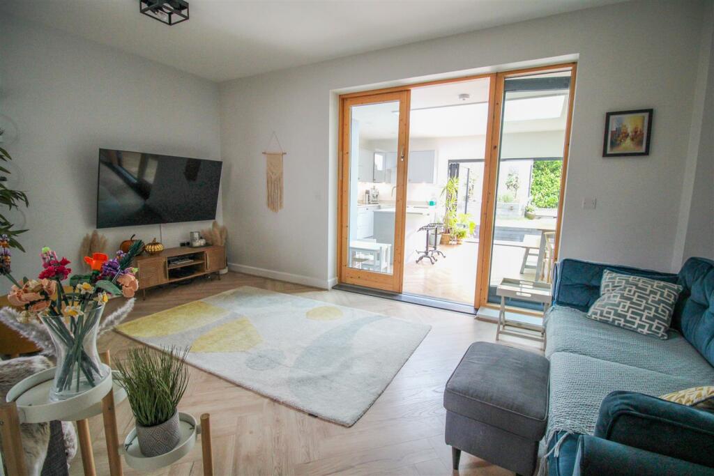 Additional property image - Barnsley Wood Rise, Newhall