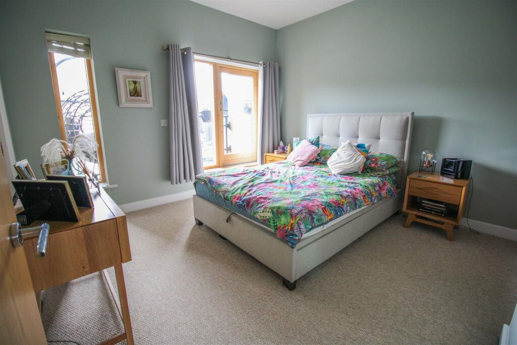 Additional property image - Barnsley Wood Rise, Newhall