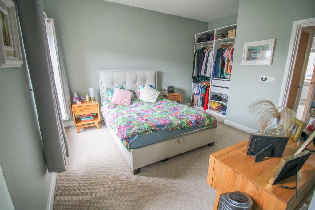 Additional property image - Barnsley Wood Rise, Newhall