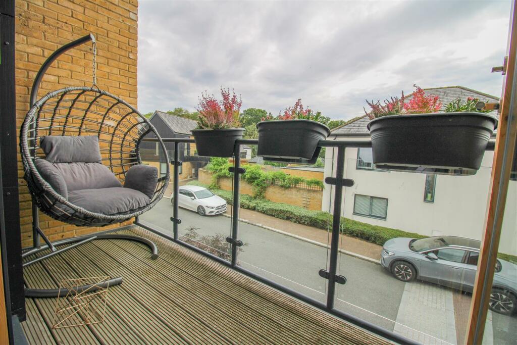 Additional property image - Barnsley Wood Rise, Newhall