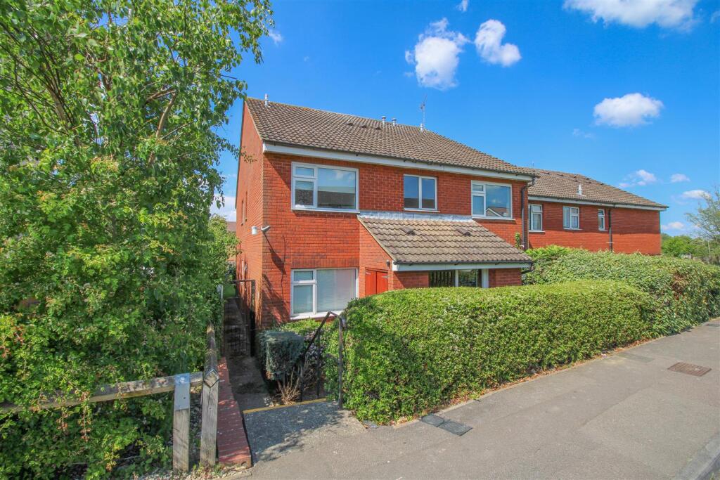 Main image of property: Maunds Farm, Commonside Road, Harlow