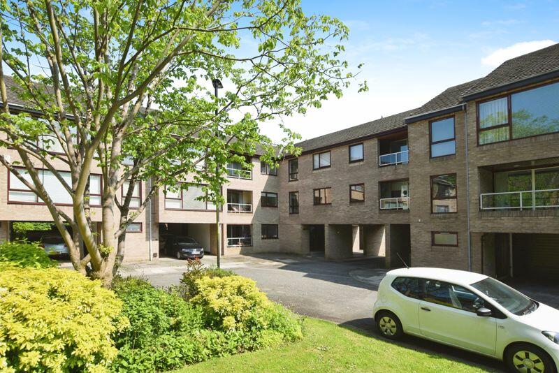 2 bedroom ground floor flat for sale in Low Gosforth Court, Newcastle Upon Tyne, NE3