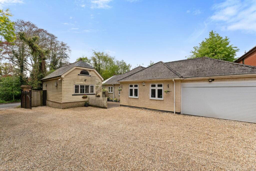 4 bedroom bungalow for sale in High Wych Road, Sawbridgeworth