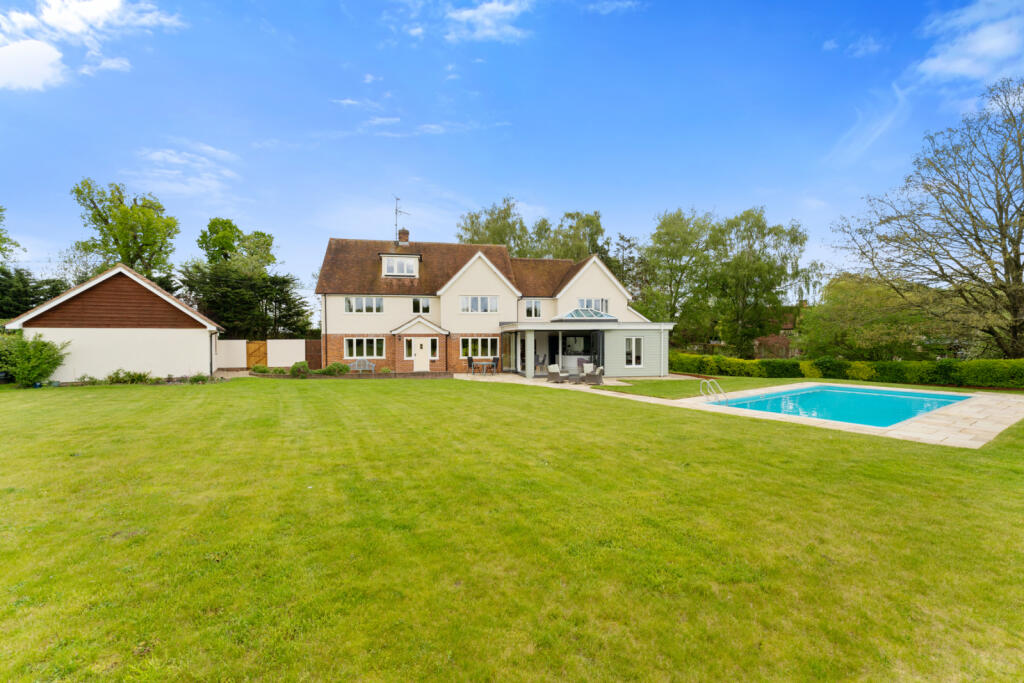 5 bedroom detached house for sale in Newton Hall Chase, Dunmow, Essex, CM6