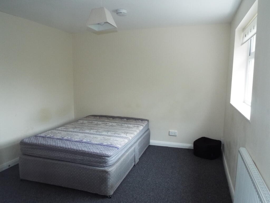 Main image of property: House Share, Rushock Close