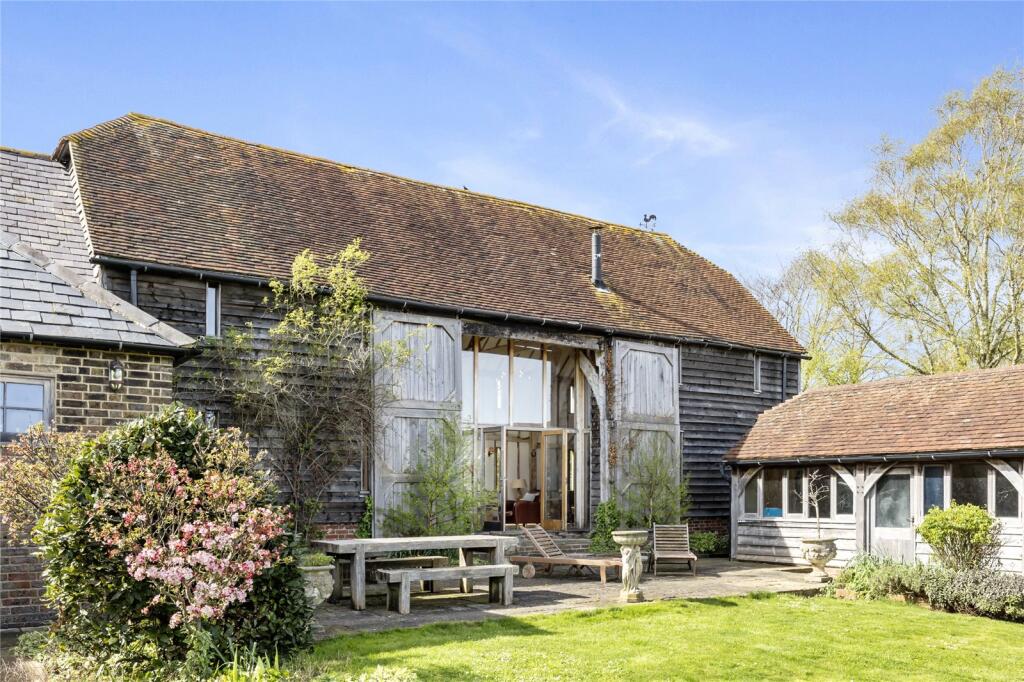 5 bedroom detached house for sale in Mills Road,