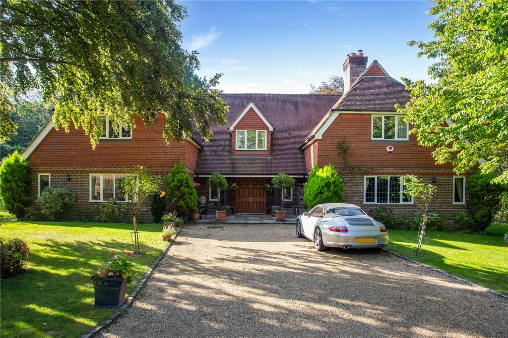 6 bedroom detached house for sale in The Drive, Maresfield Park