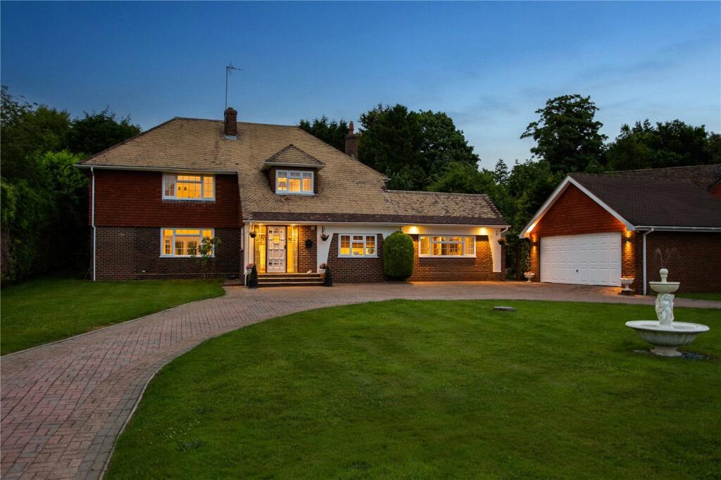 4 bedroom detached house for sale in The Drive, Maresfield Park
