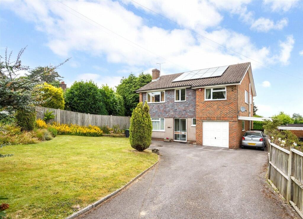 4 bedroom detached house for sale in Oathall Avenue, Haywards Heath, West Sussex, RH16