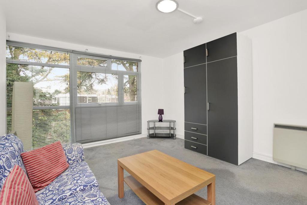 Flat to rent on Beechcroft Manor, Weybridge, KT13