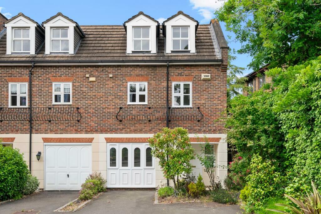 4 bedroom town house for rent in Sandown Gate, Esher, KT10