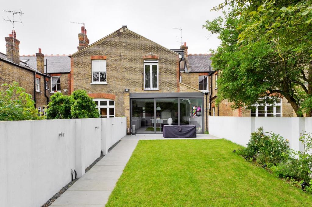 5 bedroom terraced house for rent in Bushwood Road, Kew, TW9