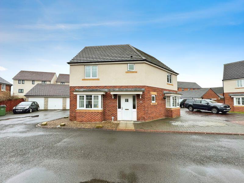 3 bedroom detached house for sale in Hadrian Drive, Blaydon, NE21