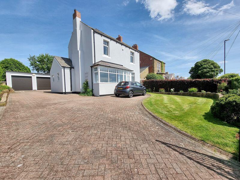 3 bedroom detached house for sale in Hexham Road, Throckley, NE15