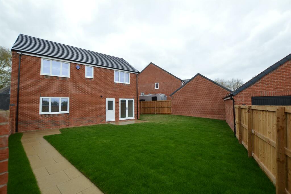 4 bedroom house for rent in Bedford Way, Calow, Chesterfield S44