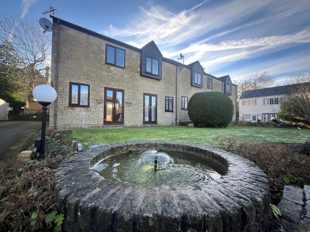 Main image of property: Fairwinds Close, Dronfield, S18