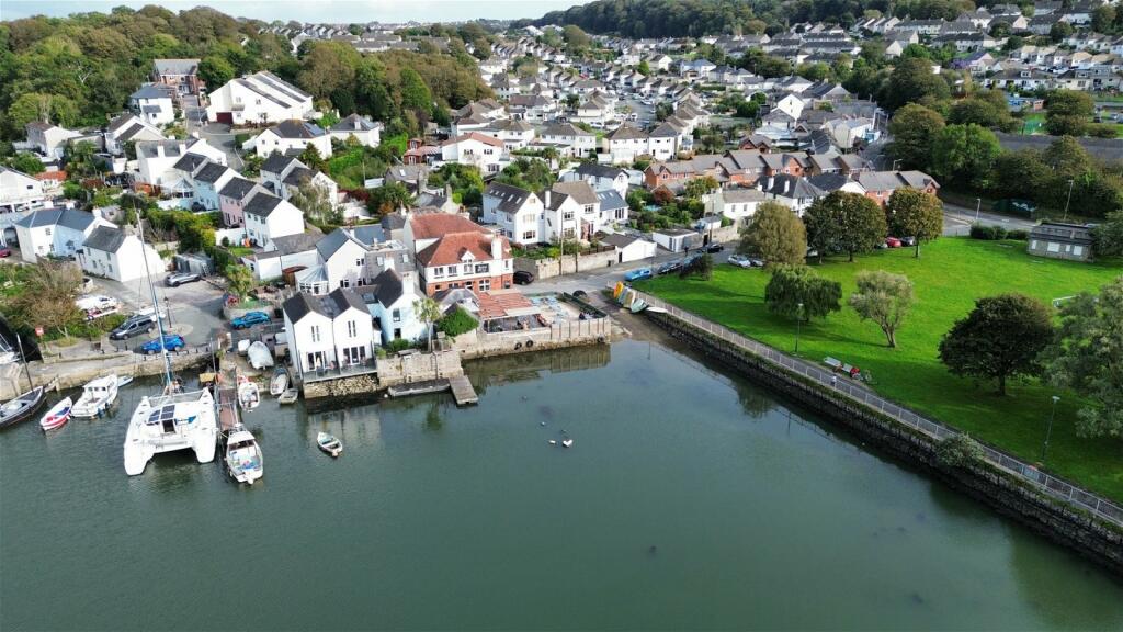 4 bedroom link detached house for sale in Lake Road, Hooe, Plymouth, PL9