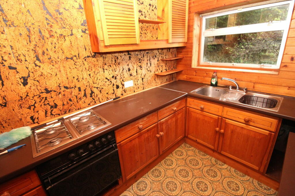 3 bedroom end of terrace house for sale in Ronsdale Close, Pomphlett