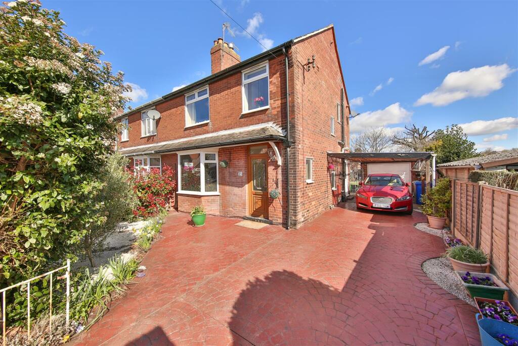 3 bedroom semidetached house for sale in Springfield Avenue, Ashgate